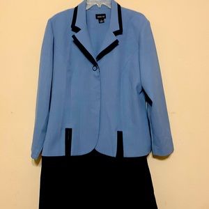 Leslie Fay jacket and pants set.